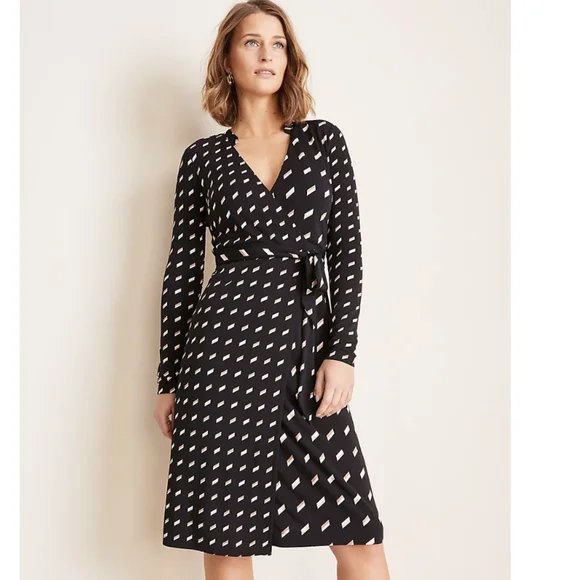 Ann Taylor Geo Striped Matte Jersey Wrap Dress Size 2 Black Women's Ann Taylor Geo Striped Matte Jersey Wrap Dress Size 2 Black Women's